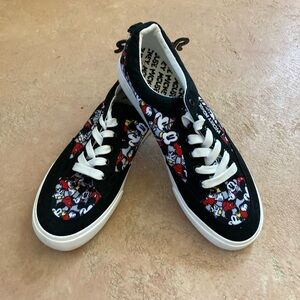 Men's Ground Up Mickey MouseDesign  Black and White Sneakers NWT Size 11